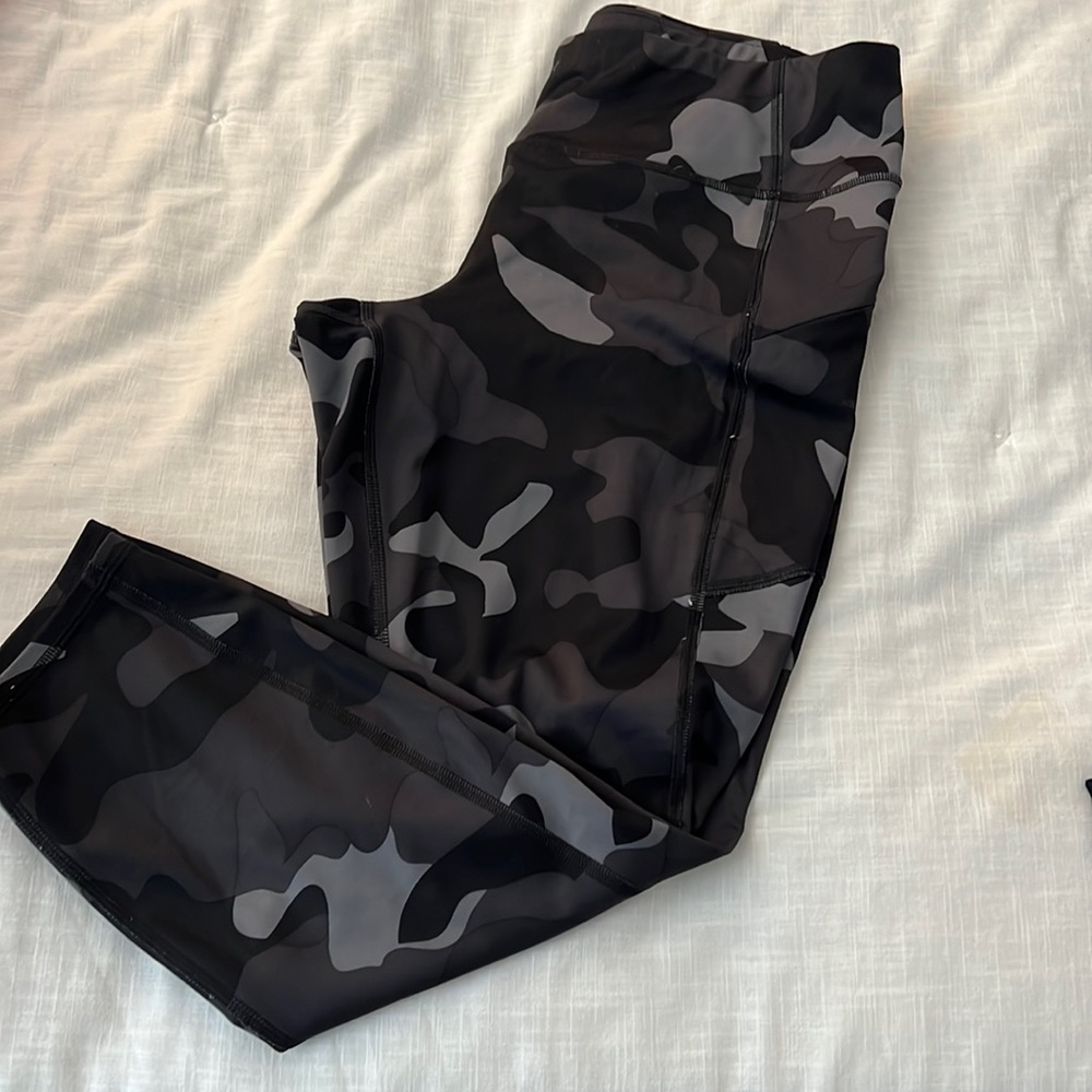 Athleta camo leggings size L petite